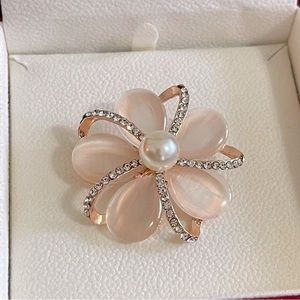 Fashion Brooch Flower Collar Pin Clothes Jewelry Gift Birthday Gifts for Women.